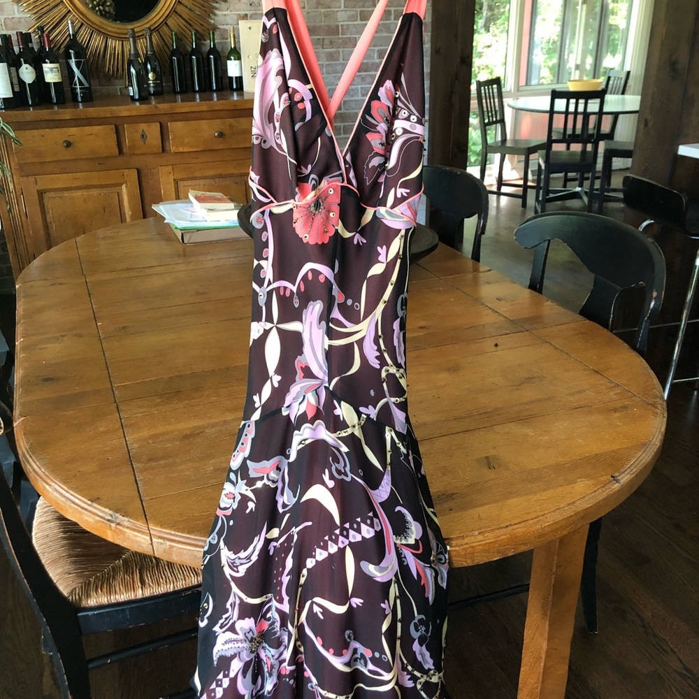 Beautiful dress- size 6, worn once.